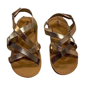 🌲Gymboree gold & silver sandal
Size:7